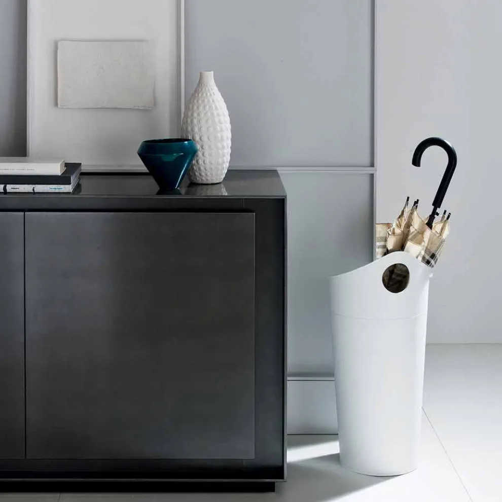 Schirmständer aus regeneriertem Leder von Pluvia handgefertigt