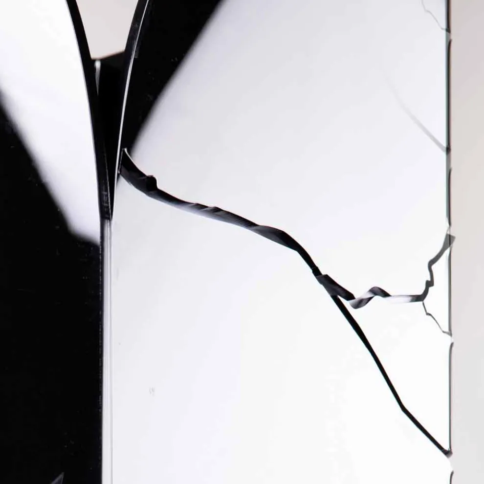 Schwarzer Plexiglas-Schirmständer mit 3D-Gravuren und Dekorationen, modernes Design - Farfo