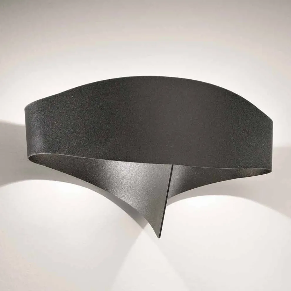 Selene Scudo Wandleuchter aus lackiertem Stahl in modernem Design