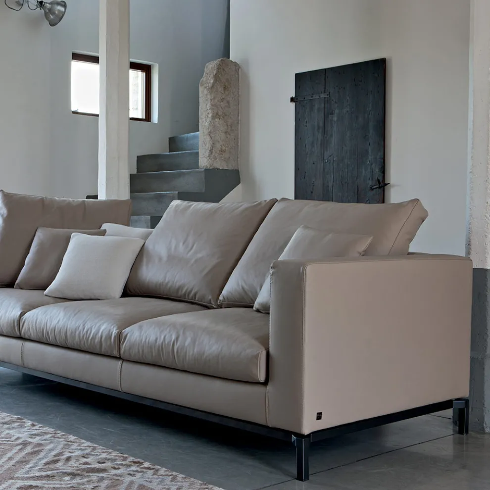 3-Sitzer-Wohnzimmersofa aus Leder, Holz und Metall Made in Italy - Bizzarro