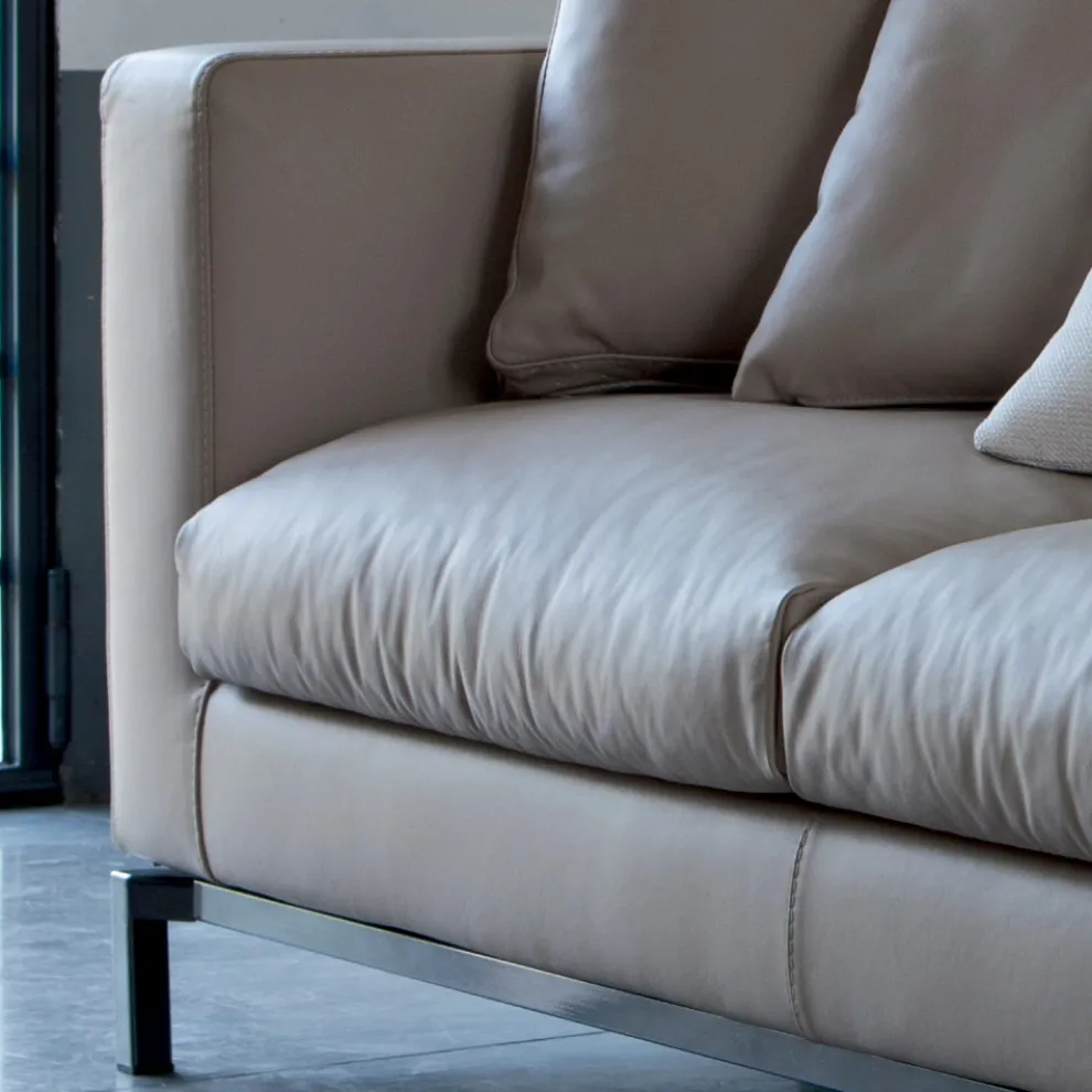 3-Sitzer-Wohnzimmersofa aus Leder, Holz und Metall Made in Italy - Bizzarro