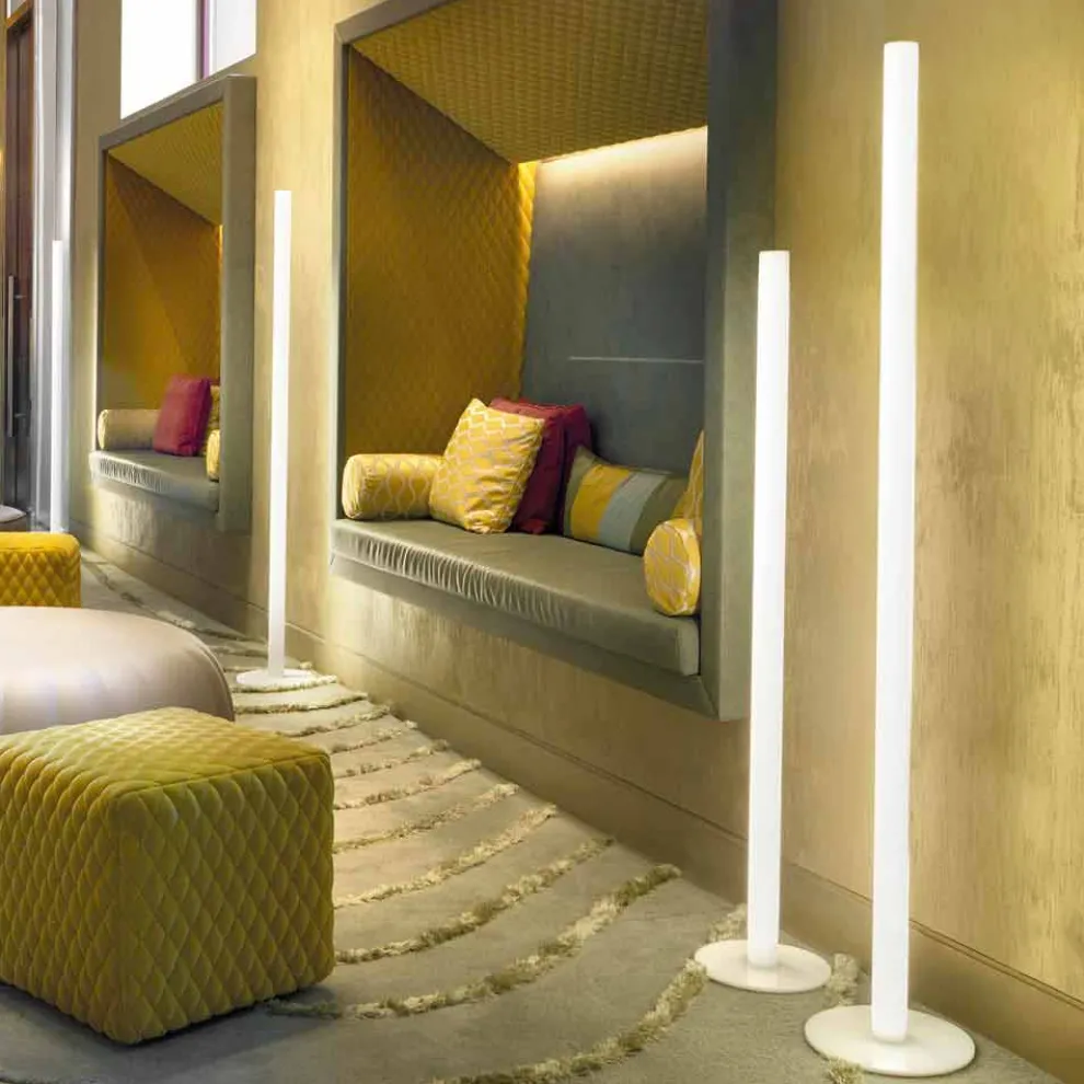 Slim Flux Stehleuchte aus Methacrylat, hergestellt in Italien