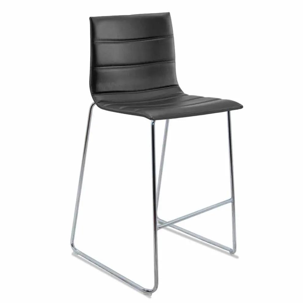 Stapelbarer Barhocker mit Kufengestell aus Stahl und recyceltem Designstoff - Verenza