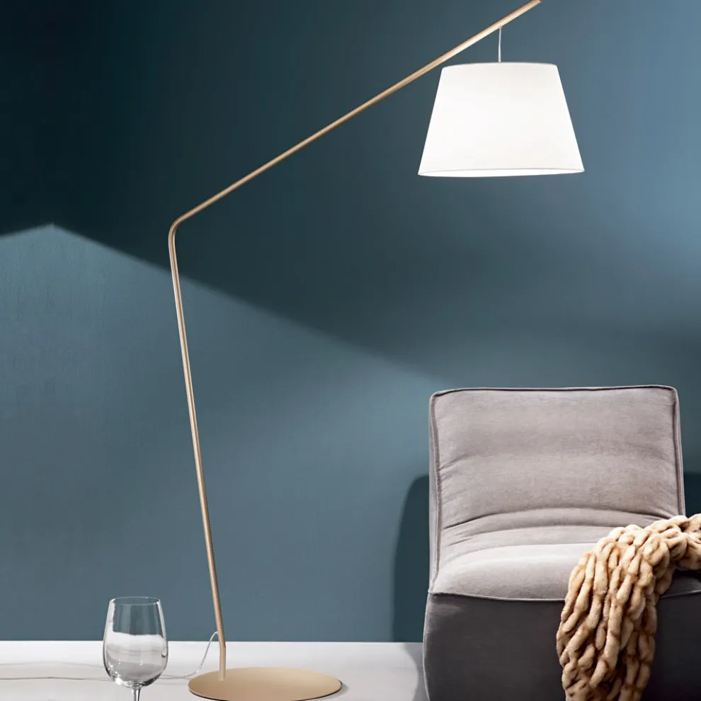 Stehlampe aus Metall mit PVC-Schirm mit Stoff bezogen - Adriana