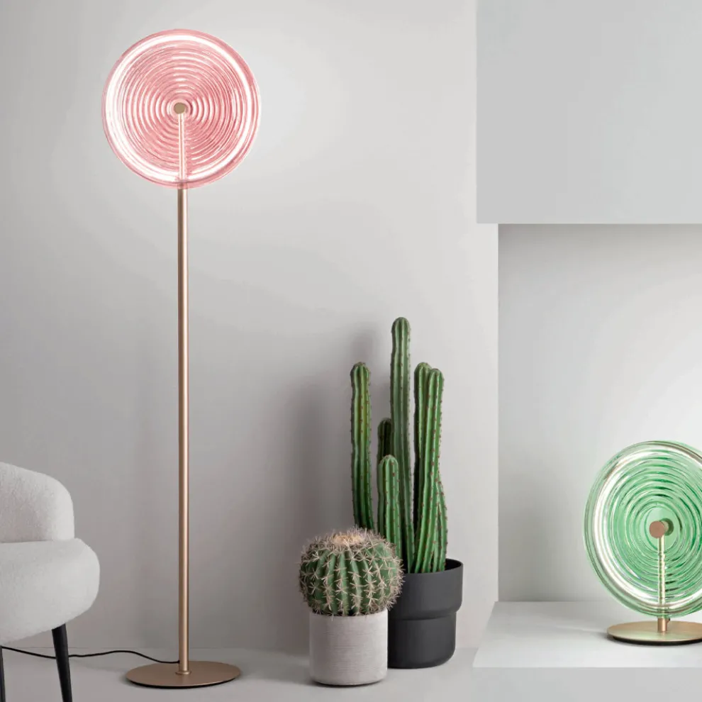 Stehlampe aus Metall und Glas, verziert mit konzentrischen Linien – Hackberry