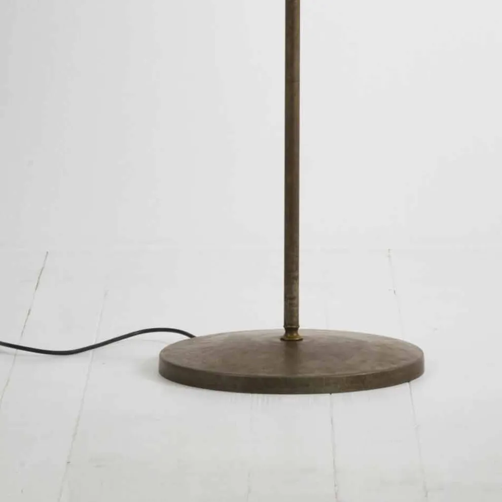 Stehlampe Reporter im Industrie Design mit Schwenkarm