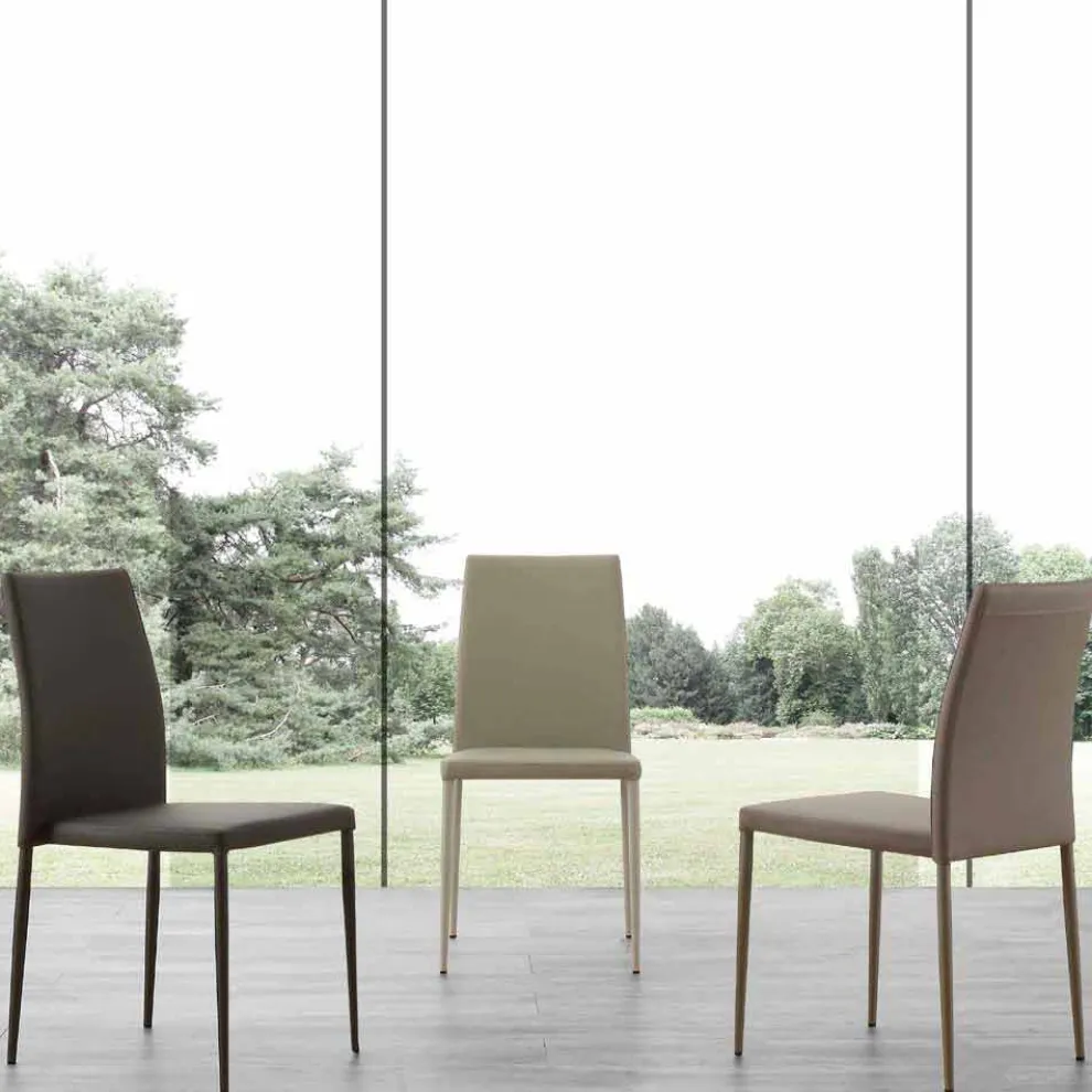 Stuhl aus Metall in Kusteleder bezogen Caserta, modernes Design