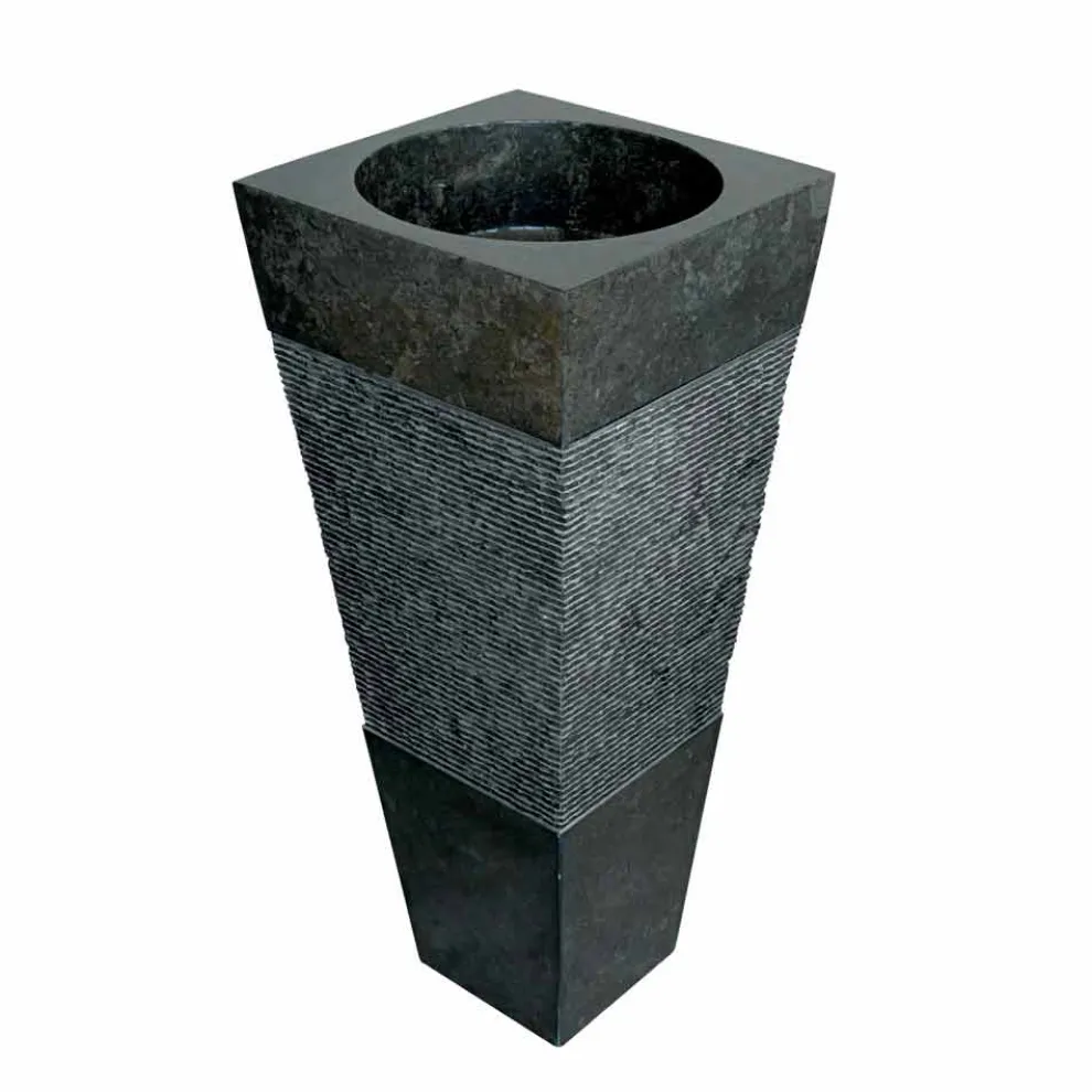 Säulenwaschbecken aus schwarzen Naturstein Pyramidenform Nias