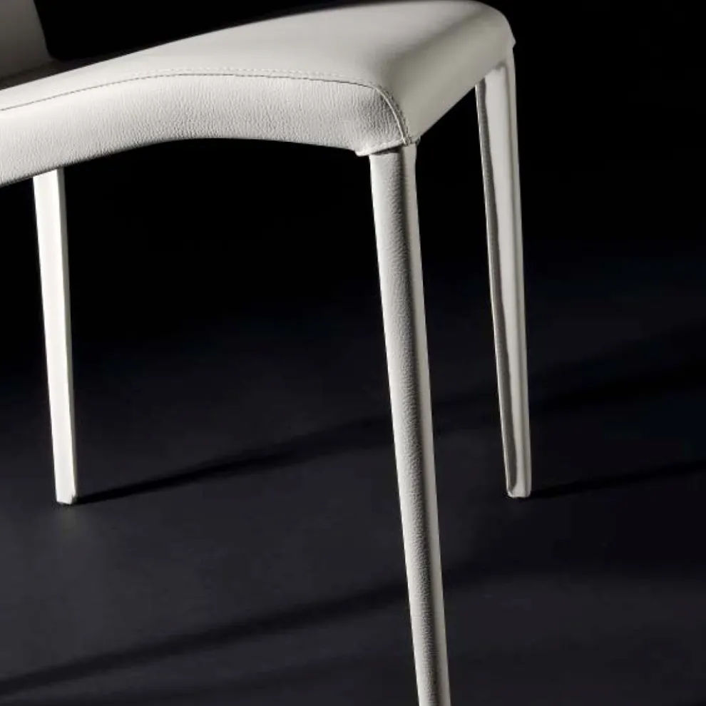 Superleichter Aluminiumstuhl gepolstert in Leder oder Rindsleder, 2 Stück - Kreuzfahrt