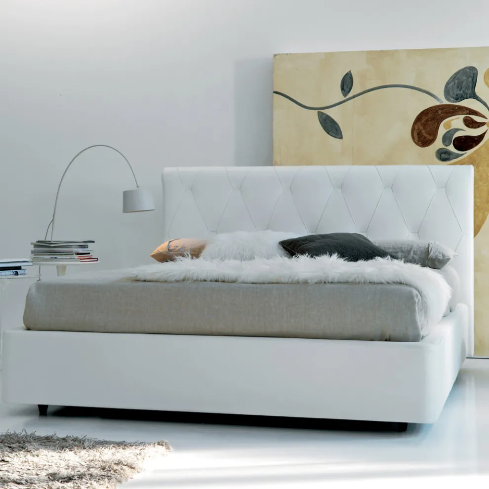 Doppelbett mit Holzstruktur mit Polyurethan überzogen - umgedreht