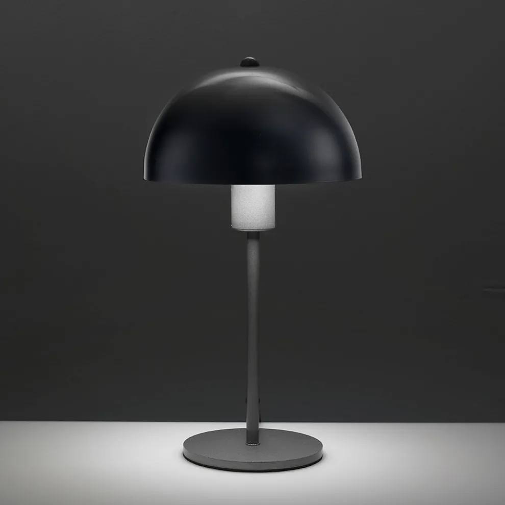 Tischlampe aus lackiertem Stahl in verschiedenen Ausführungen - Giulia