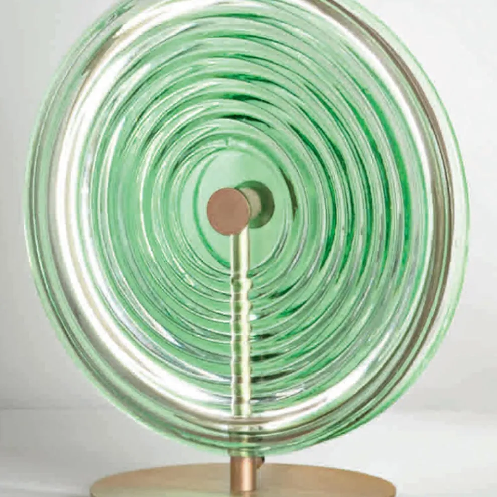 Tischlampe aus Metall und Glas mit konzentrischen Linien verziert - Hackberry