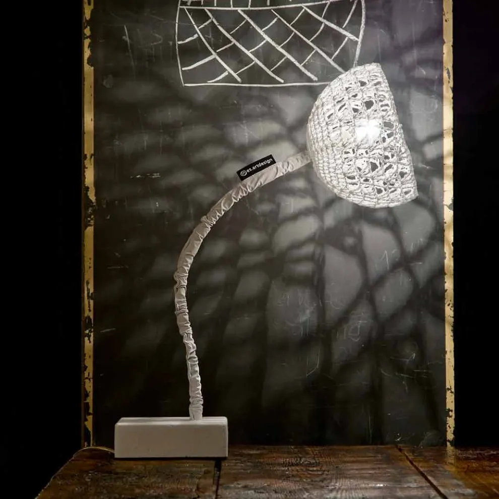 Tischleuchte In-es.artdesign T2 mit flexiblem Vorbau