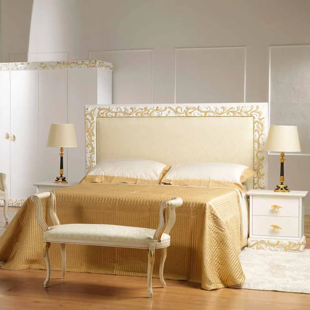 Nachtschrank weiß mit 2 Schubladen und Deko in Gold Kush