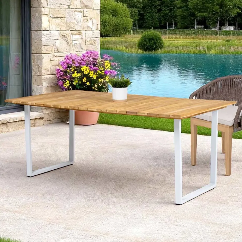 Esstisch für den Außenbereich mit gebürsteter natürlicher Teakholzplatte - Mistral