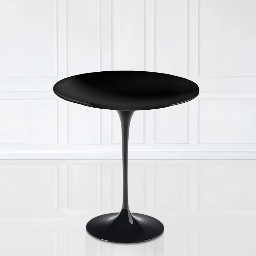 Tulip Eero Saarinen Couchtisch mit schwarzer Flüssiglaminatplatte, H 52, hergestellt in Italien – Scarlet