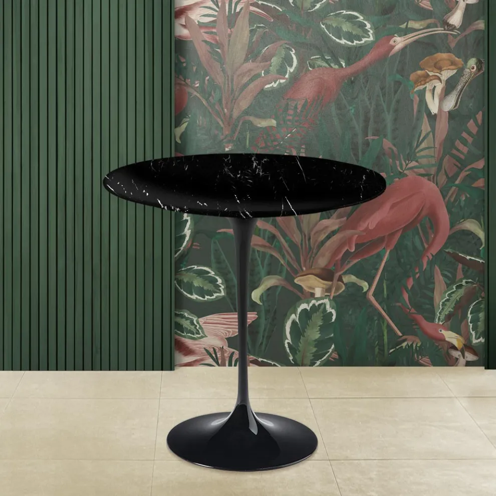 Tulip Eero Saarinen H 52 Couchtisch aus schwarzem Marquinia-Marmor, hergestellt in Italien – Scarlet