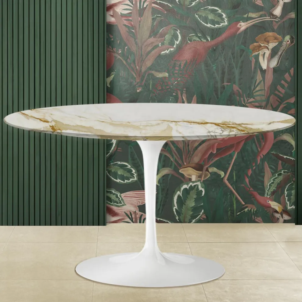 Tulip Eero Saarinen H 41 Ovaler Couchtisch mit Calacatta-Goldmarmorplatte – Scarlet