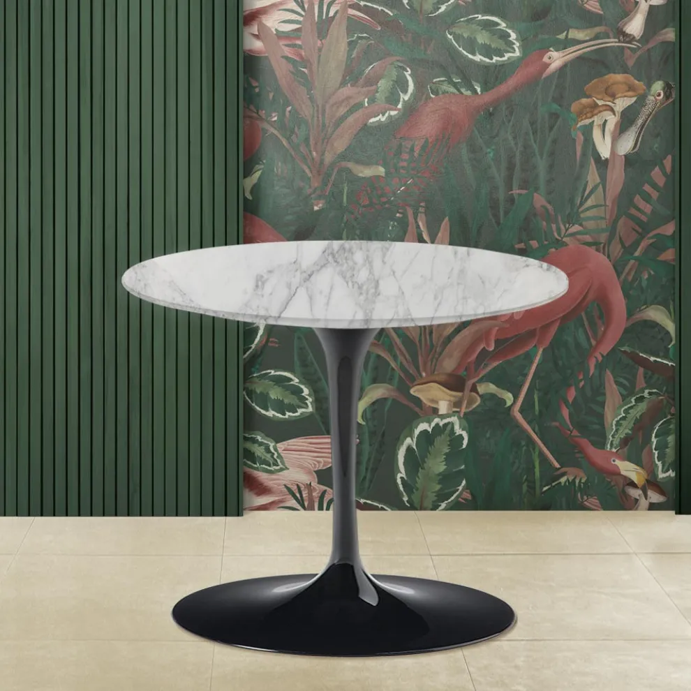 Tulip Eero Saarinen H 39 Couchtisch mit runder Arabeskenmarmorplatte – Scarlet
