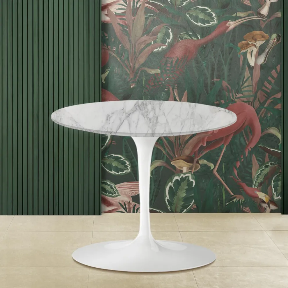 Tulip Eero Saarinen H 39 Couchtisch mit runder Arabeskenmarmorplatte – Scarlet