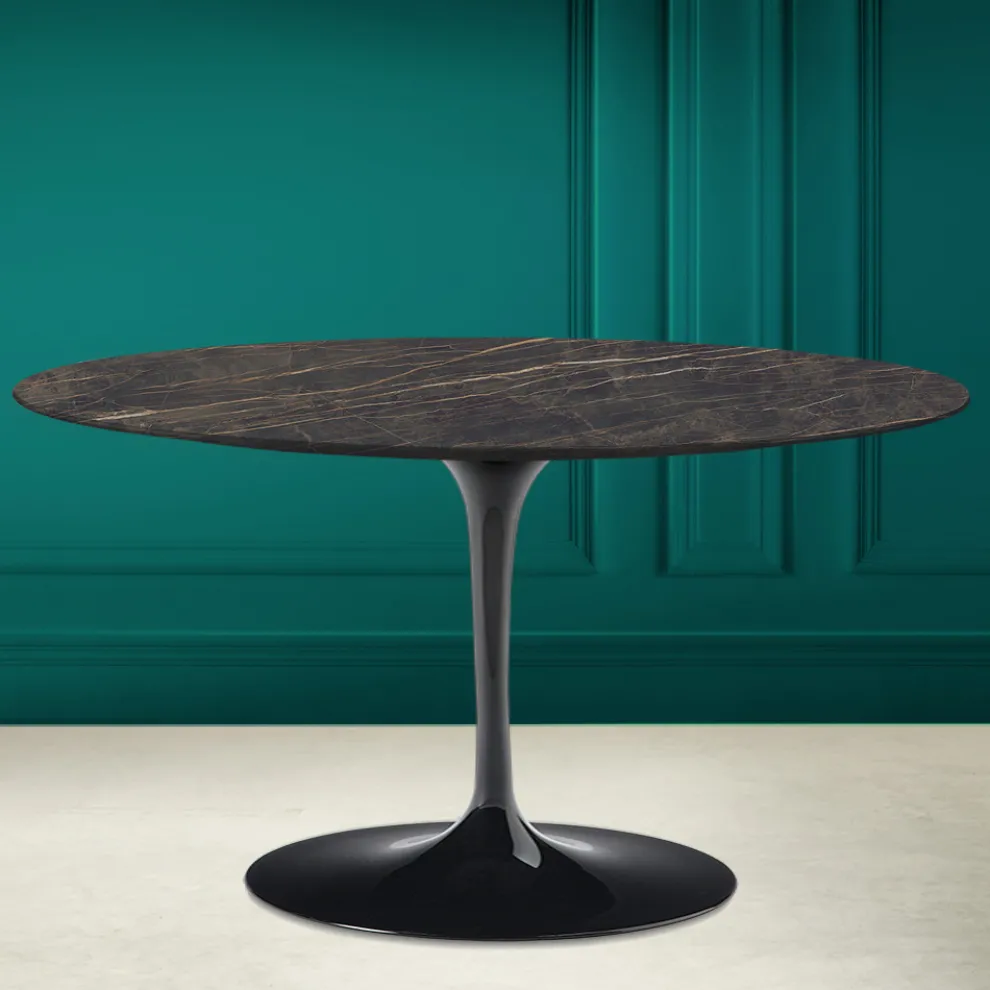 Tulip Eero Saarinen H 41 Ovaler Couchtisch aus Noir Desire-Keramik, hergestellt in Italien – Scarlet