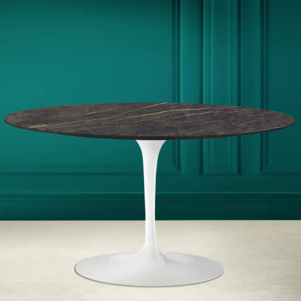 Tulip Eero Saarinen H 41 Ovaler Couchtisch aus Noir Desire-Keramik, hergestellt in Italien – Scarlet