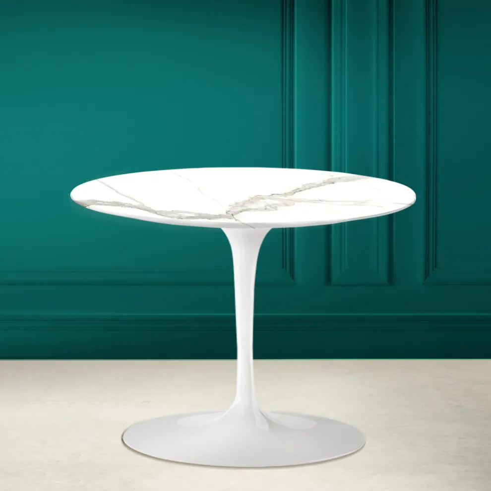 Tulip Eero Saarinen H 41 Couchtisch aus Calacatta Michelangelo Keramik – Scarlet