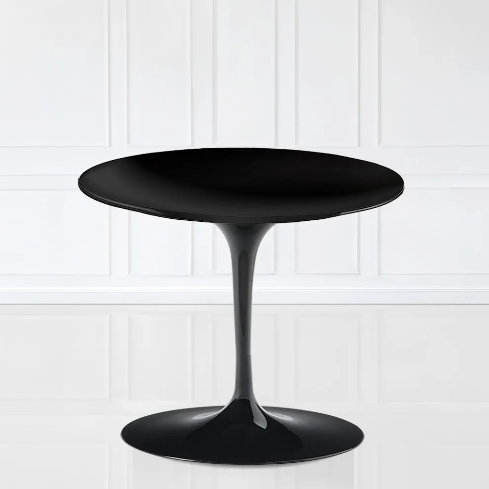 Tulip Saarinen Couchtisch H 41 mit schwarzer Flüssiglaminatplatte, hergestellt in Italien – Scarlet