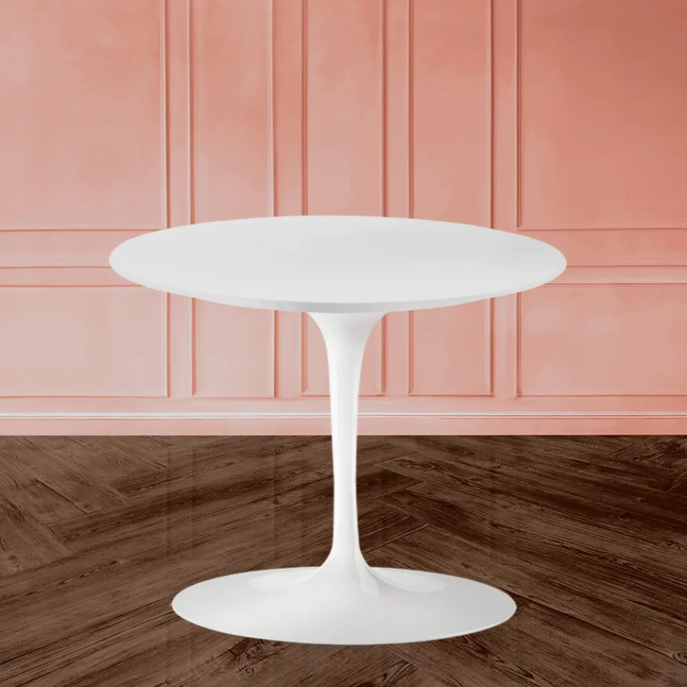 Tulip Saarinen Couchtisch H 41 mit weißer Flüssiglaminatplatte, hergestellt in Italien – Scarlet