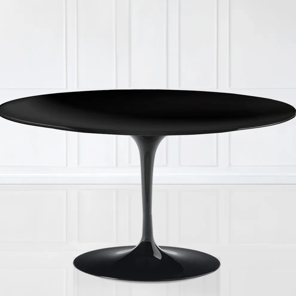 Tulip Saarinen Couchtisch H 41 mit ovaler Platte aus schwarzem Flüssiglaminat, hergestellt in Italien – Scarlet