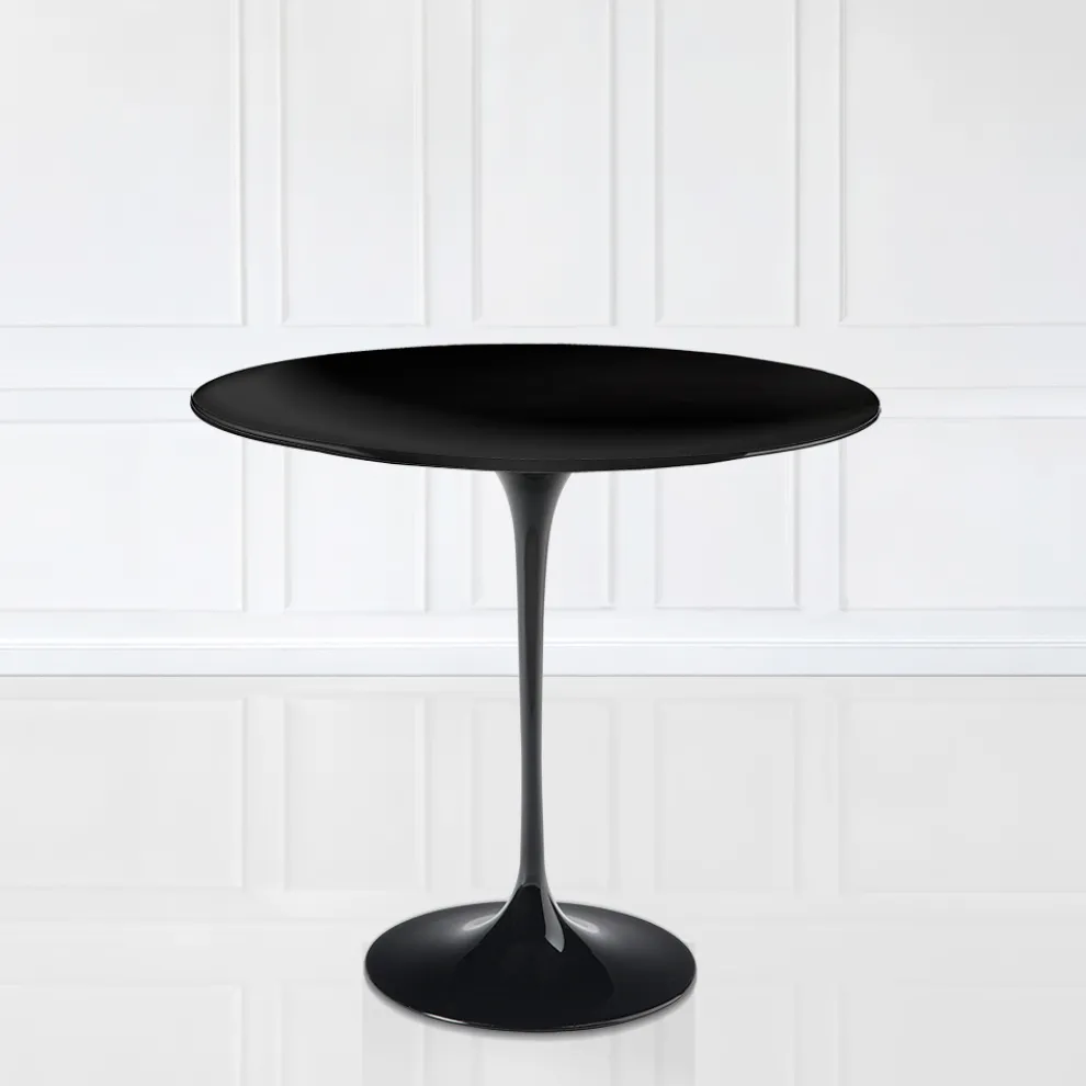 Tulip Saarinen Couchtisch H 52 mit ovaler Platte aus schwarzem Flüssiglaminat, hergestellt in Italien – Scarlet