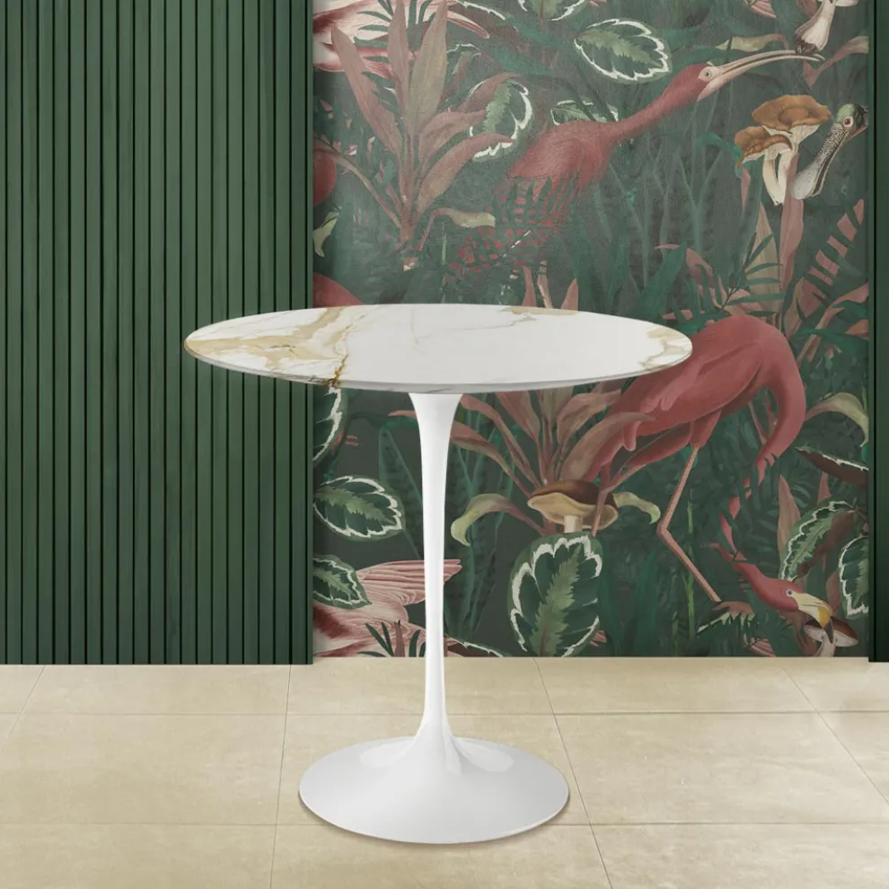 Tulip Saarinen H 52 Couchtisch mit ovaler Platte aus Calacatta-Goldmarmor, hergestellt in Italien – Scarlet