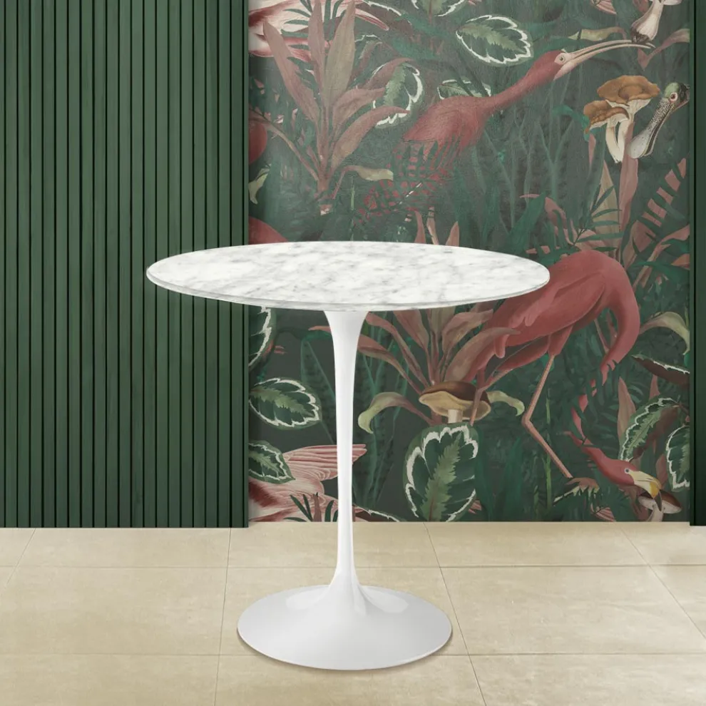Tulip Saarinen H 52 Couchtisch mit ovaler Platte aus Carrara-Marmor, hergestellt in Italien – Scarlet