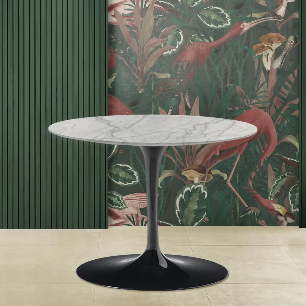 Tulip Saarinen H 39 Ovaler Couchtisch mit Platte aus Carrara-Marmor Statuarietto – Scarlet