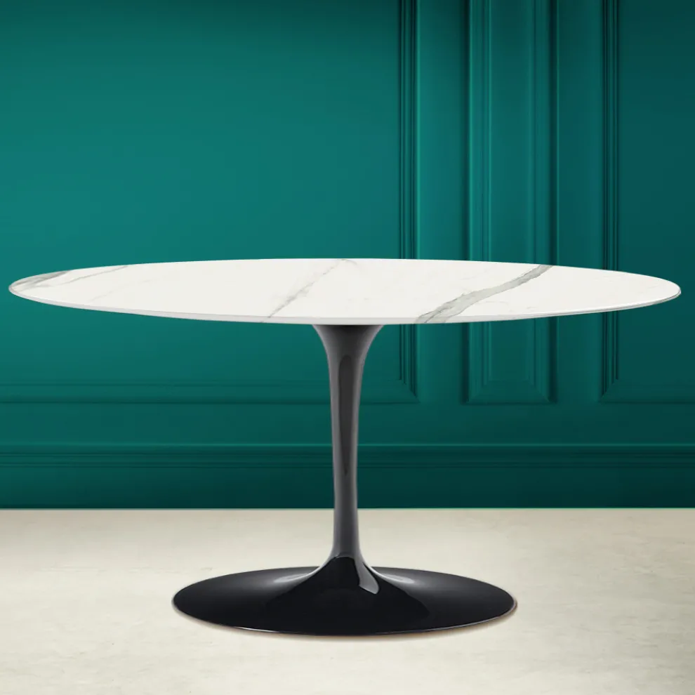 Tulip Saarinen H 41 Ovaler Couchtisch aus vollgeäderter Statuenkeramik – Scarlet