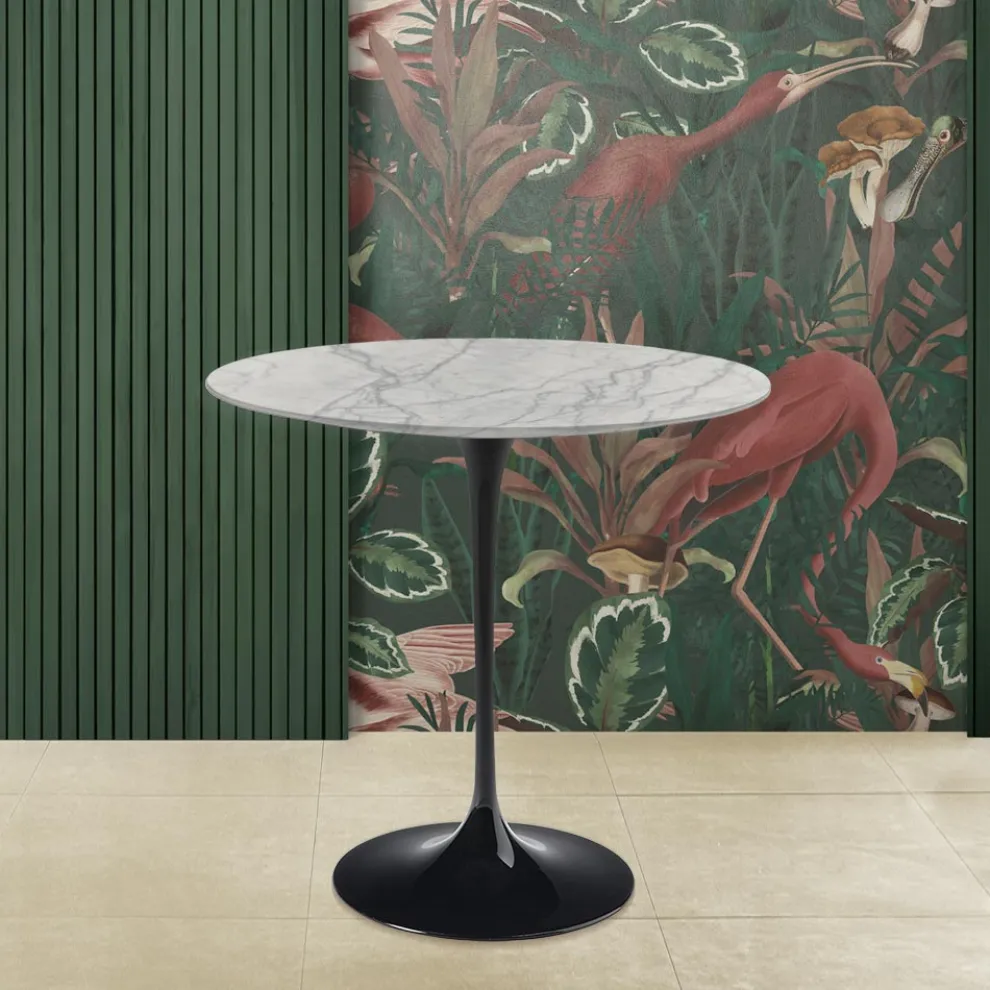 Tulip Saarinen H 52 Ovaler Couchtisch aus Carrara-Marmor Statuarietto, hergestellt in Italien – Scarlet