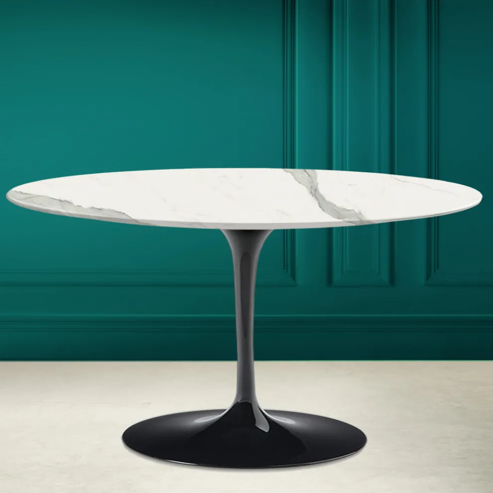 Tulip Saarinen H 41 Ovaler Couchtisch mit vollständig geäderter Statuen-Keramikplatte – Scarlet