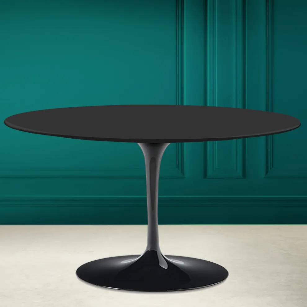 Tulip Saarinen H 41 Ovaler Couchtisch mit schwarzer weicher Keramikplatte, hergestellt in Italien – Scarlet