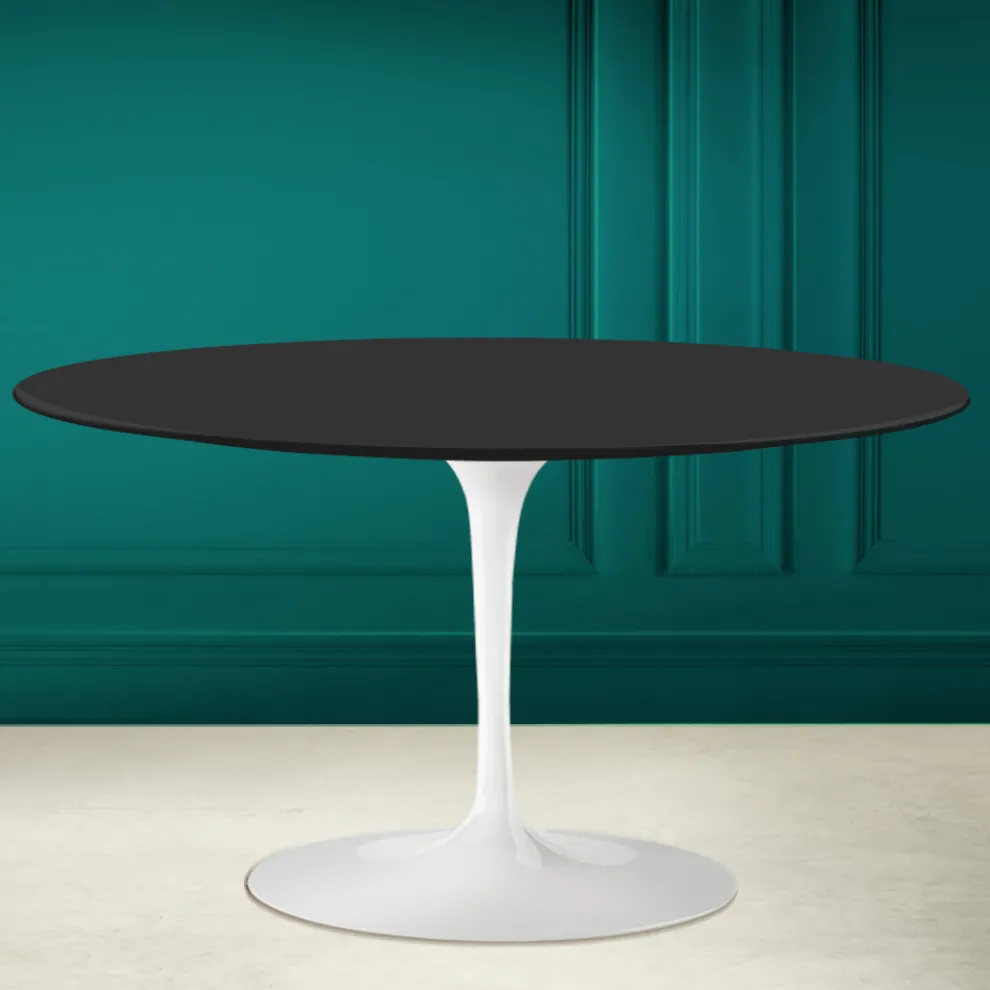 Tulip Saarinen H 41 Ovaler Couchtisch mit schwarzer weicher Keramikplatte, hergestellt in Italien – Scarlet