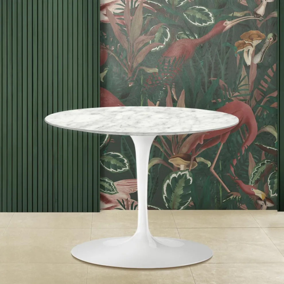 Tulip Saarinen H 39 Ovaler Couchtisch mit Carrara-Marmorplatte, hergestellt in Italien – Scarlet