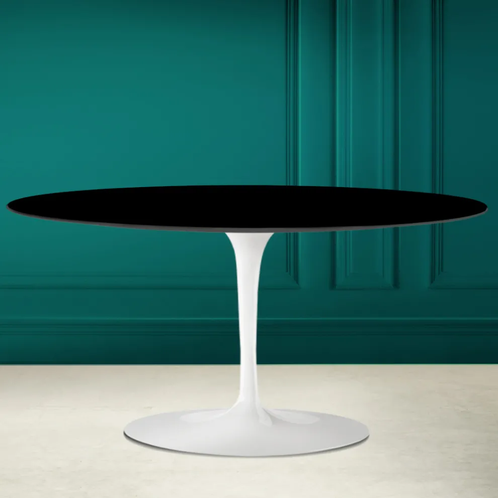 Tulip Saarinen Ovaler Couchtisch H 41 in absolutem Schwarz, hergestellt in Italien – Scarlet