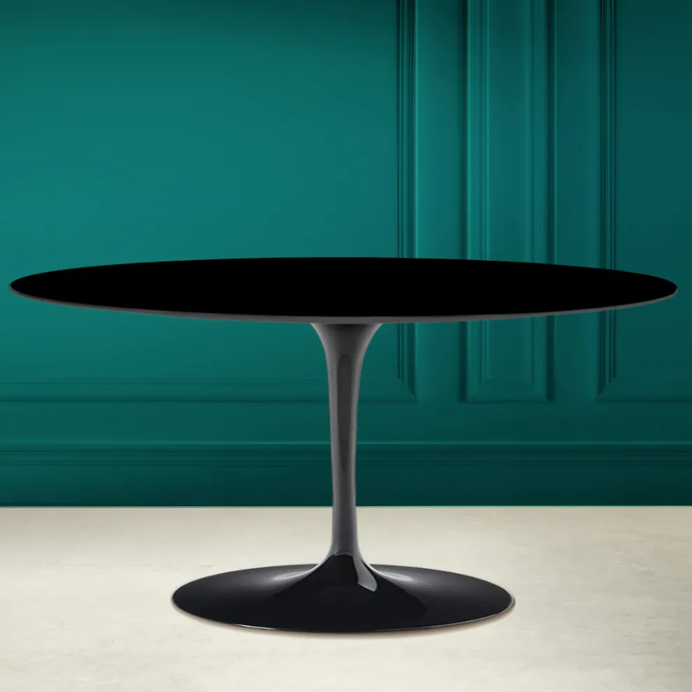 Tulip Saarinen Ovaler Couchtisch H 41 in absolutem Schwarz, hergestellt in Italien – Scarlet