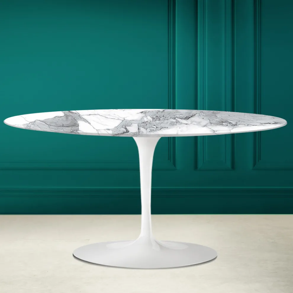 Tulip Saarinen Ovaler Couchtisch H 41 in Statuen-Altissimo, hergestellt in Italien – Scarlet