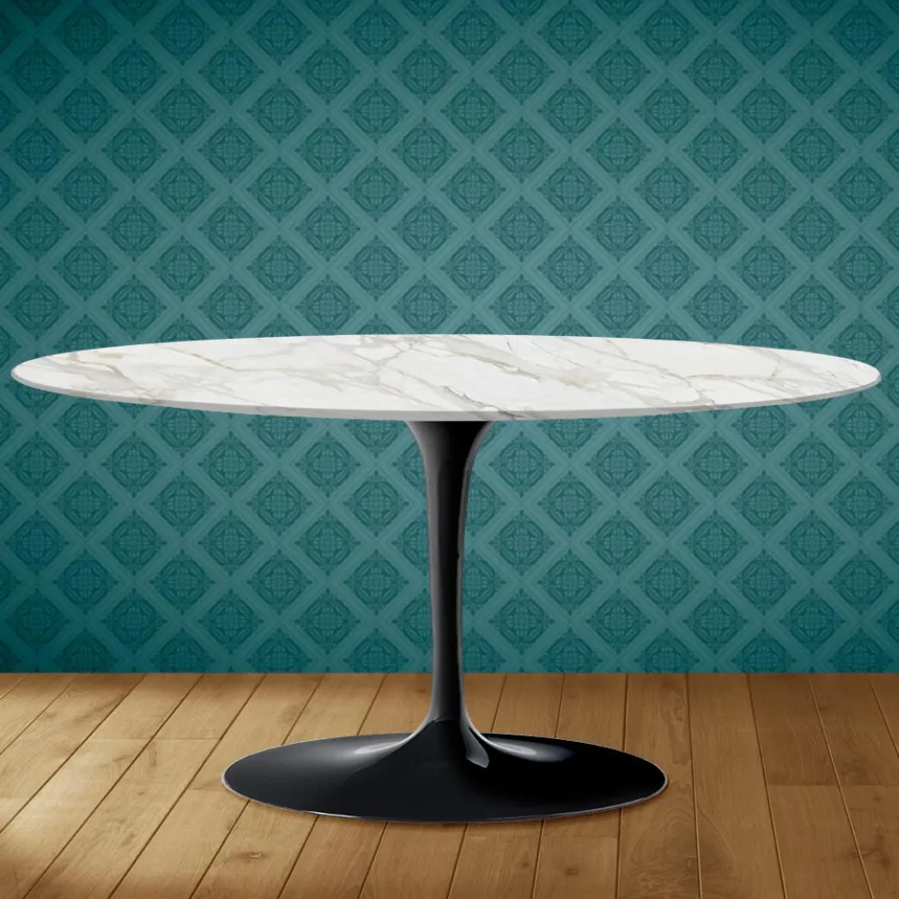 Tulip Saarinen Ovaler Couchtisch H 41 aus Morpheus-Keramik, hergestellt in Italien – Scarlet