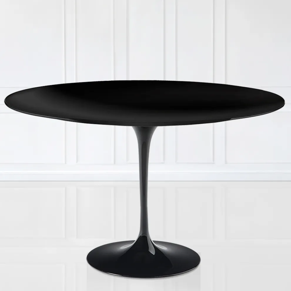 Tulip Tisch Eero Saarinen H 74 Oval aus schwarzem Flüssiglaminat Made in Italy - Scharlachrot