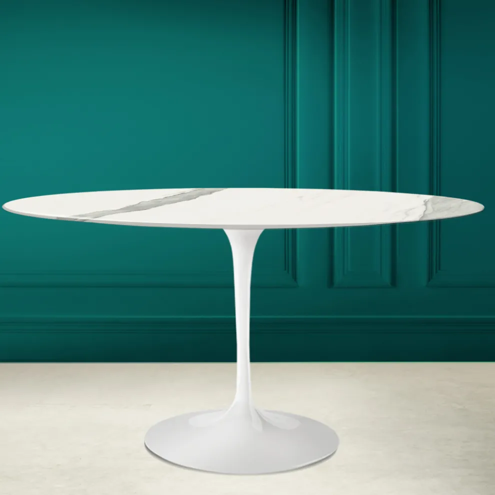 Tulpentisch Eero Saarinen H 74 Oval aus Statuario Keramik Vollader - Scharlachrot