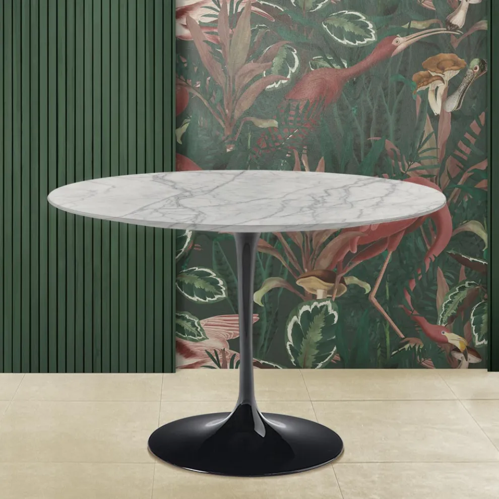 Tulpentisch Eero Saarinen H 74 Rund aus Carrara Marmor Statuarietto - Scarlet