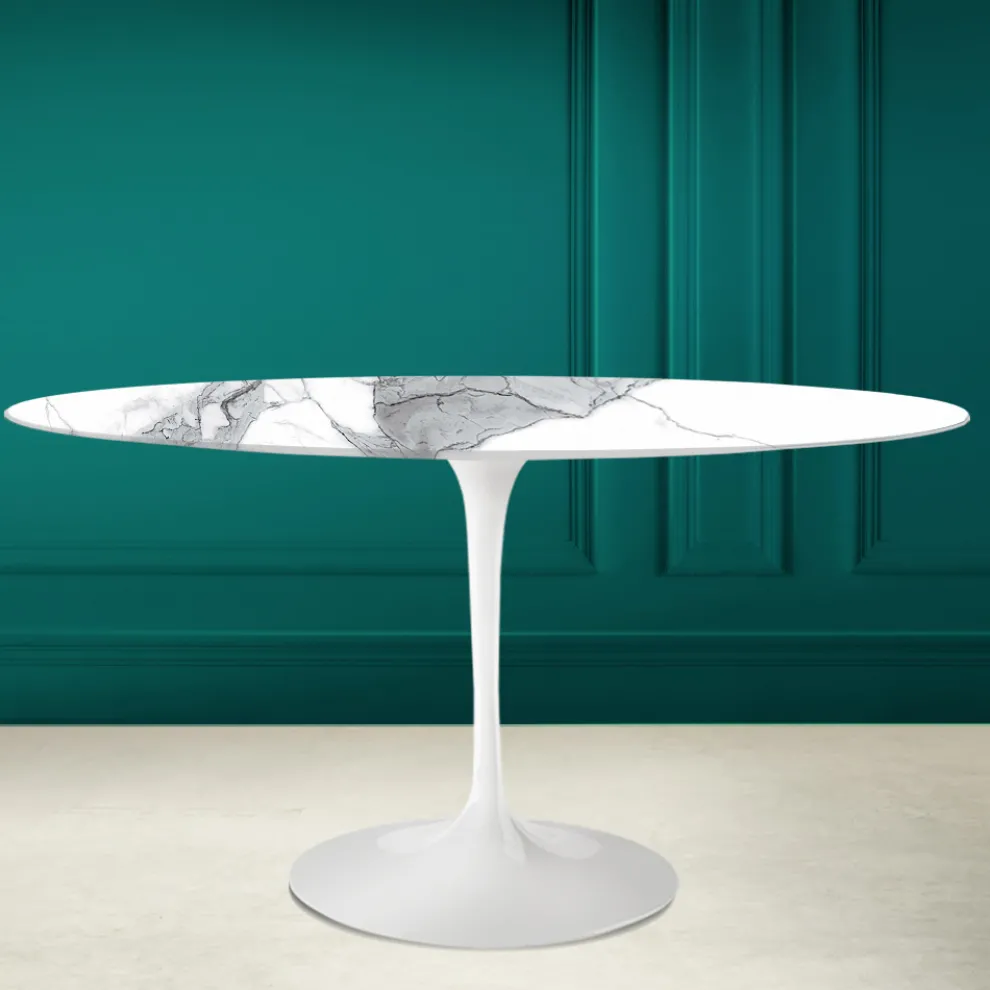 Tulpentisch Eero Saarinen H 74 Oval aus Statuario-Keramik Altissimo Made in Italy - Scharlachrot