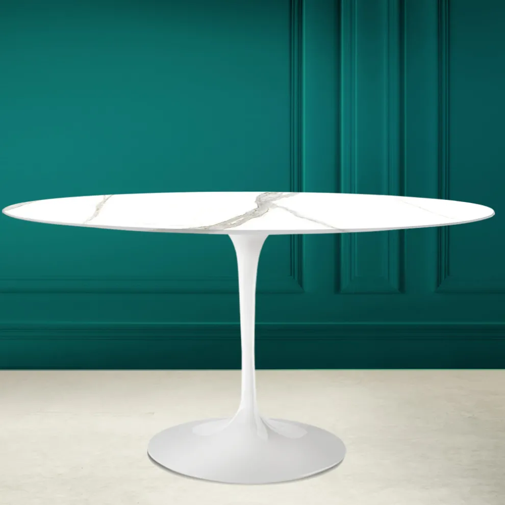 Tulpentisch Eero Saarinen H 74 Oval aus Keramik Calacatta Michelangelo - Scharlachrot