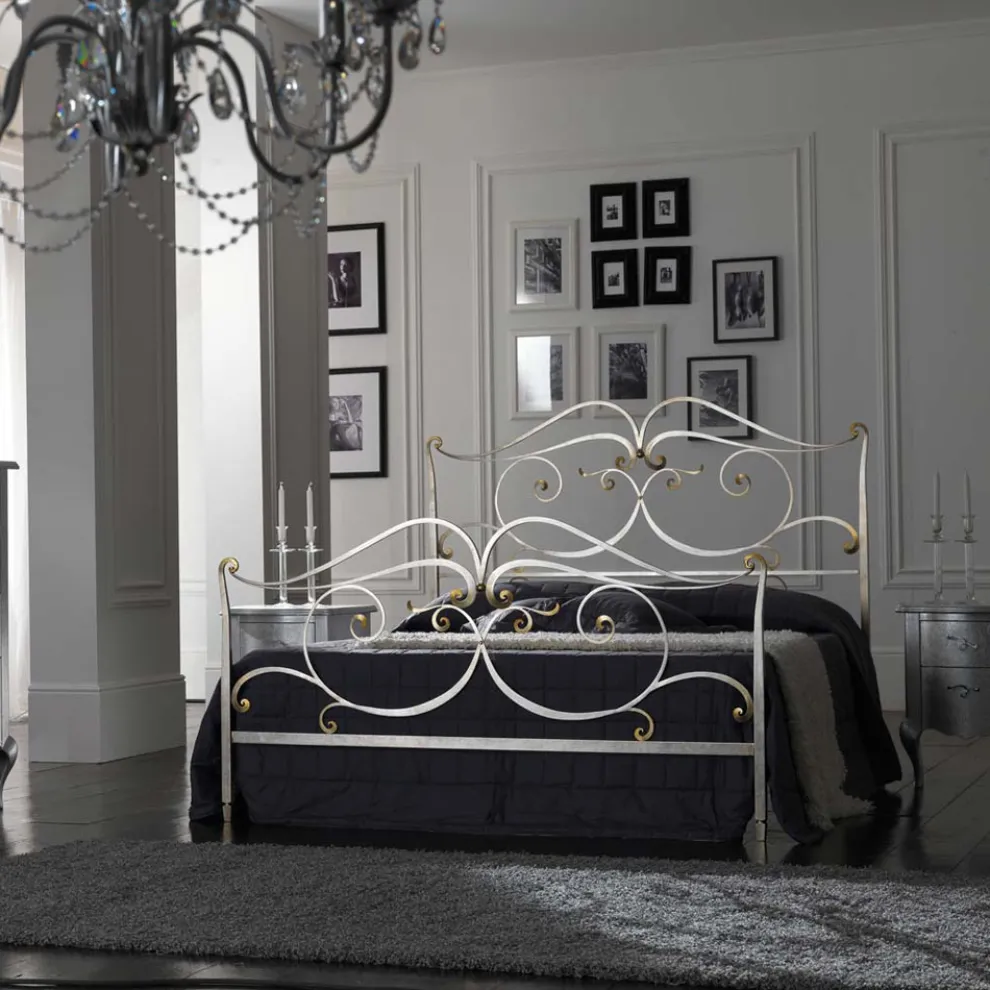 Doppelbett mit passendem Fußteil aus Eisen, hergestellt in Italien – Penny